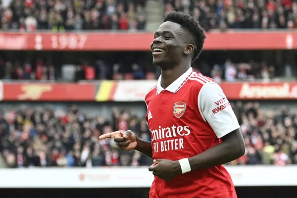 Cầu thủ Bukayo Saka: Viên Ngọc Tiểu Lục Bảo Thắp Sáng Arsenal và Tam Sư Cầu thủ Bukayo Saka