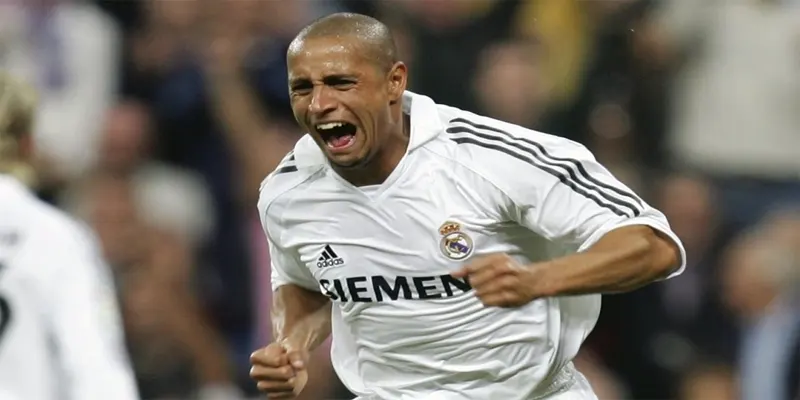 Roberto Carlos - Huyền thoại bóng đá Brazil